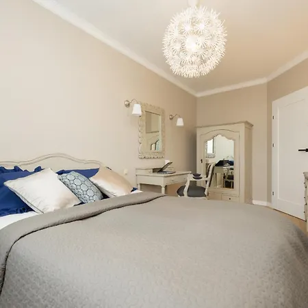 Beautiful For 6 People With Balcony And Parking In By Renters