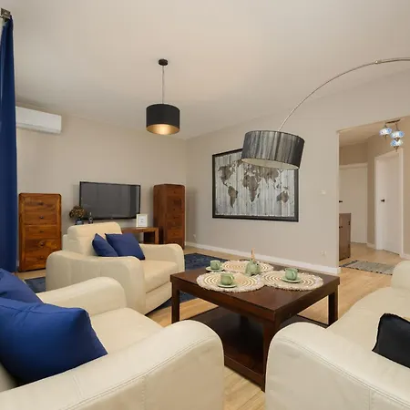 Beautiful For 6 People With Balcony And Parking In By Renters