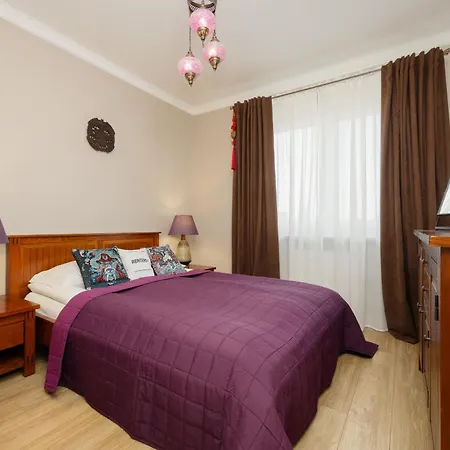 Beautiful For 6 People With Balcony And Parking In By Renters Apartment *