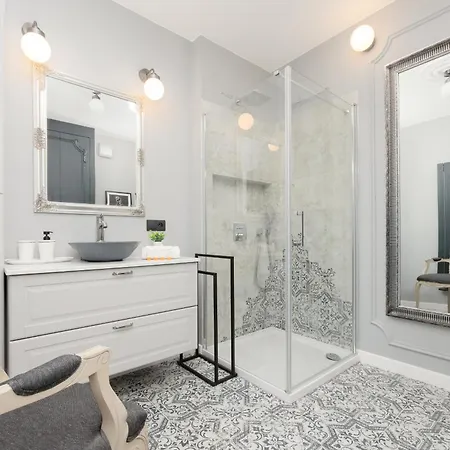 Beautiful For 6 People With Balcony And Parking In By Renters Apartment