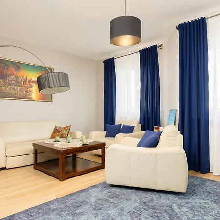 Beautiful For 6 People With Balcony And Parking In By Renters *