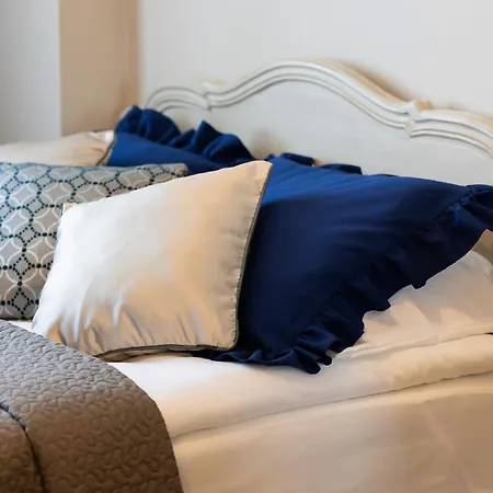Beautiful For 6 People With Balcony And Parking In By Renters *