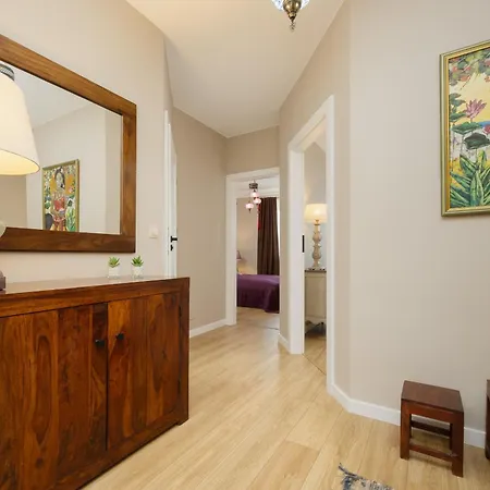 Beautiful For 6 People With Balcony And Parking In By Renters